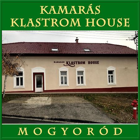 Kamaras Klastrom House Bed & Breakfast Mogyoród Екстериор снимка