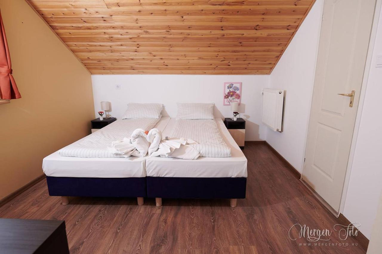 Kamaras Klastrom House Mogyoród Екстериор снимка