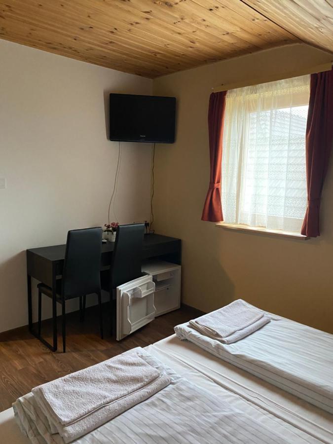 Kamaras Klastrom House Mogyoród Екстериор снимка
